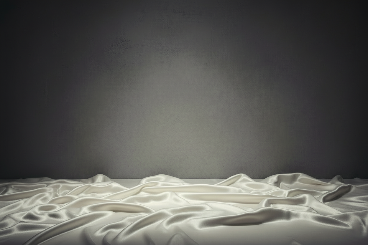 The fabric should be less shiny and also shoud be in the middle of the image vertically. Should have equal margin from top and bottom